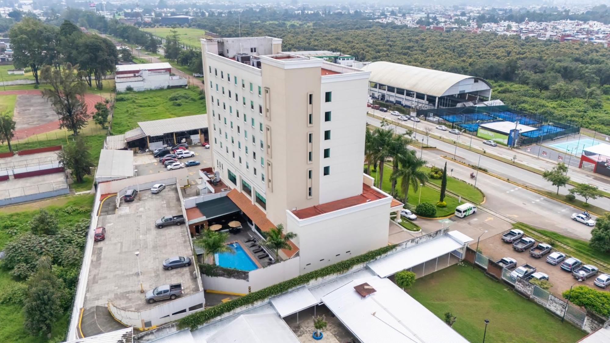Holiday Inn Uruapan By Ihg Exterior foto