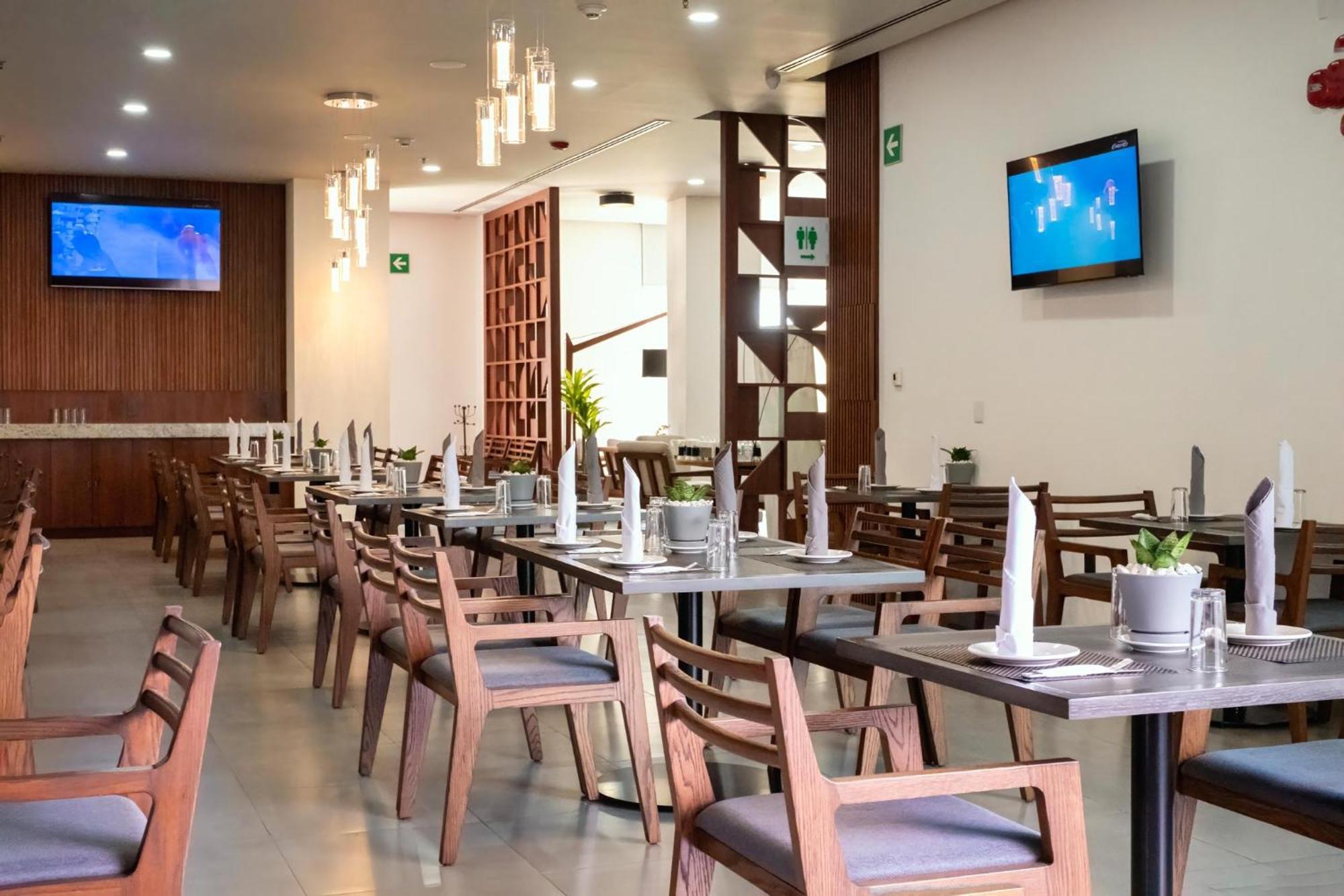 Holiday Inn Uruapan By Ihg Exterior foto