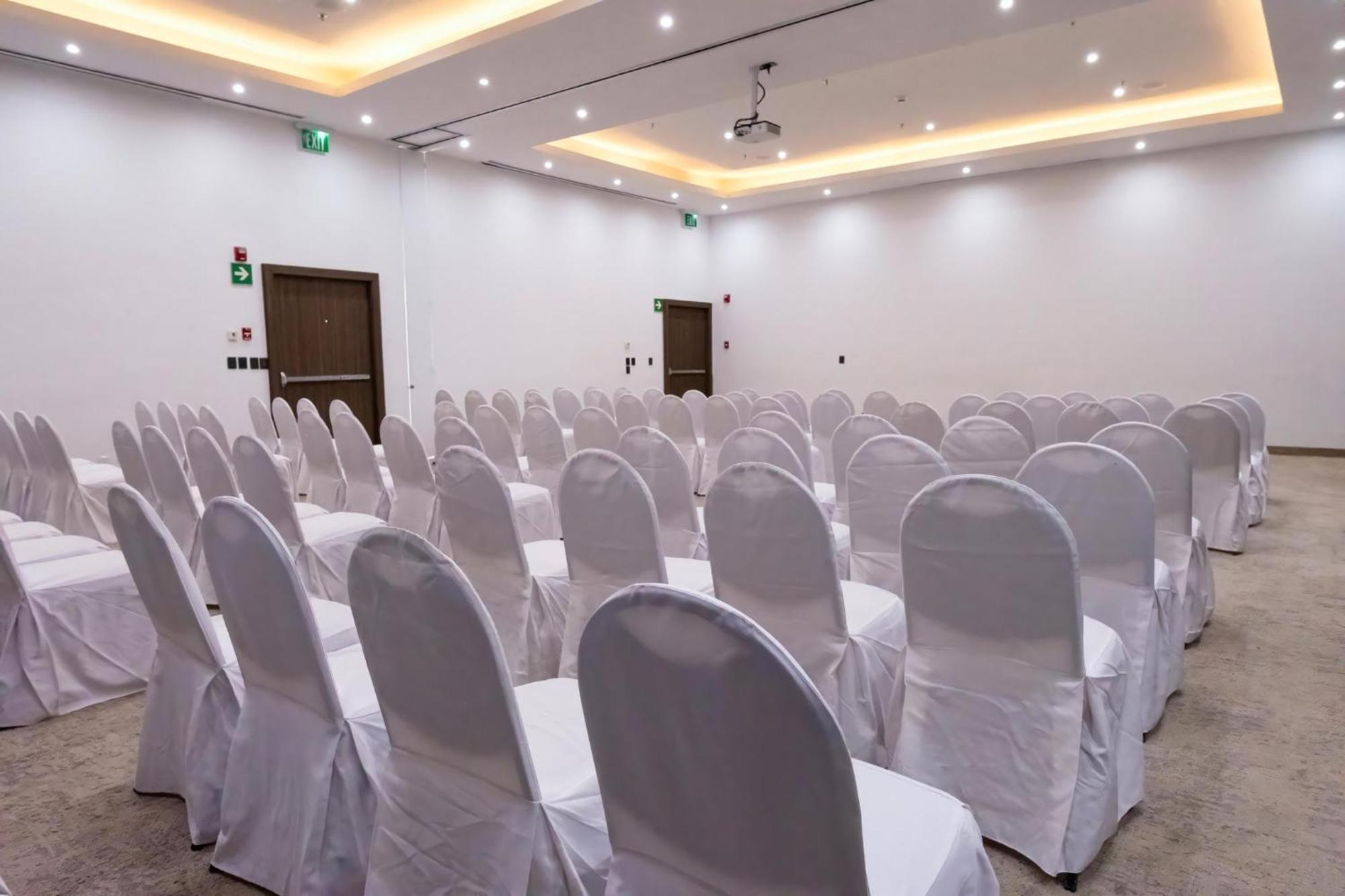 Holiday Inn Uruapan By Ihg Exterior foto