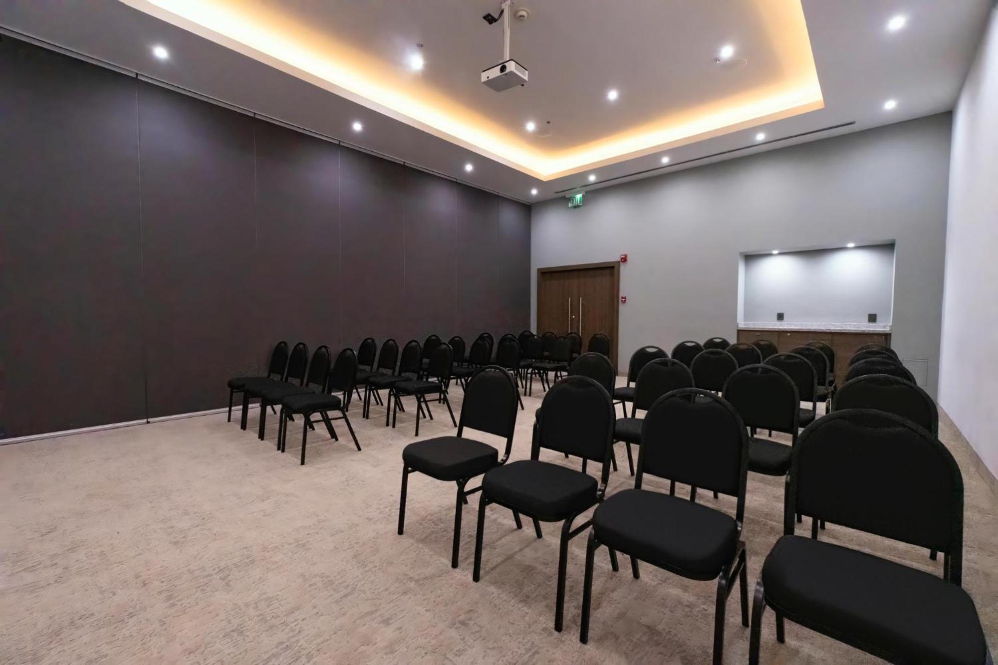 Holiday Inn Uruapan By Ihg Exterior foto